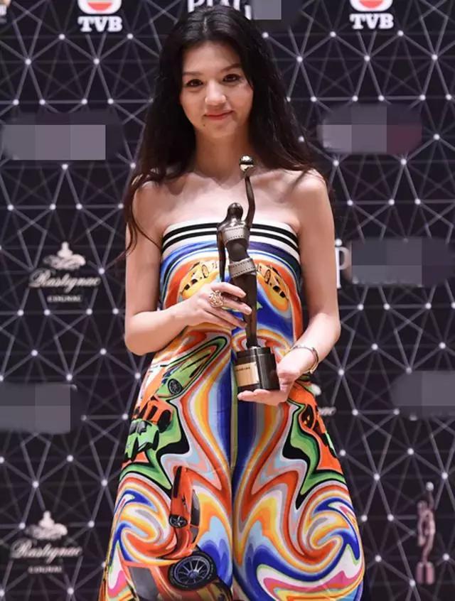 必买品牌护肤彩妆推荐女士用,最好用的护肤彩妆套装推荐女性