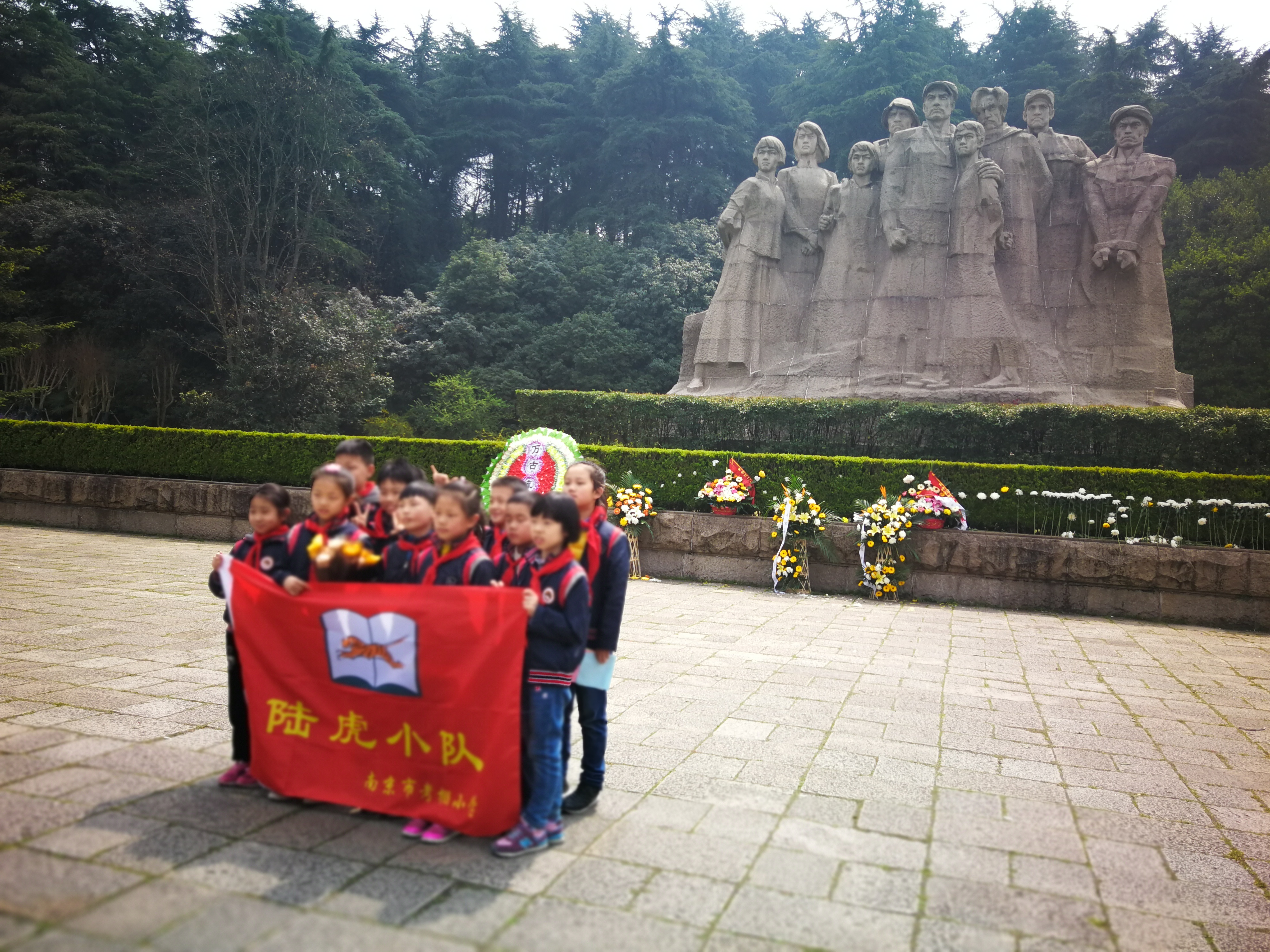 雨花台烈士陵园24只花圈意义,雨花台烈士纪念碑凭吊仪式
