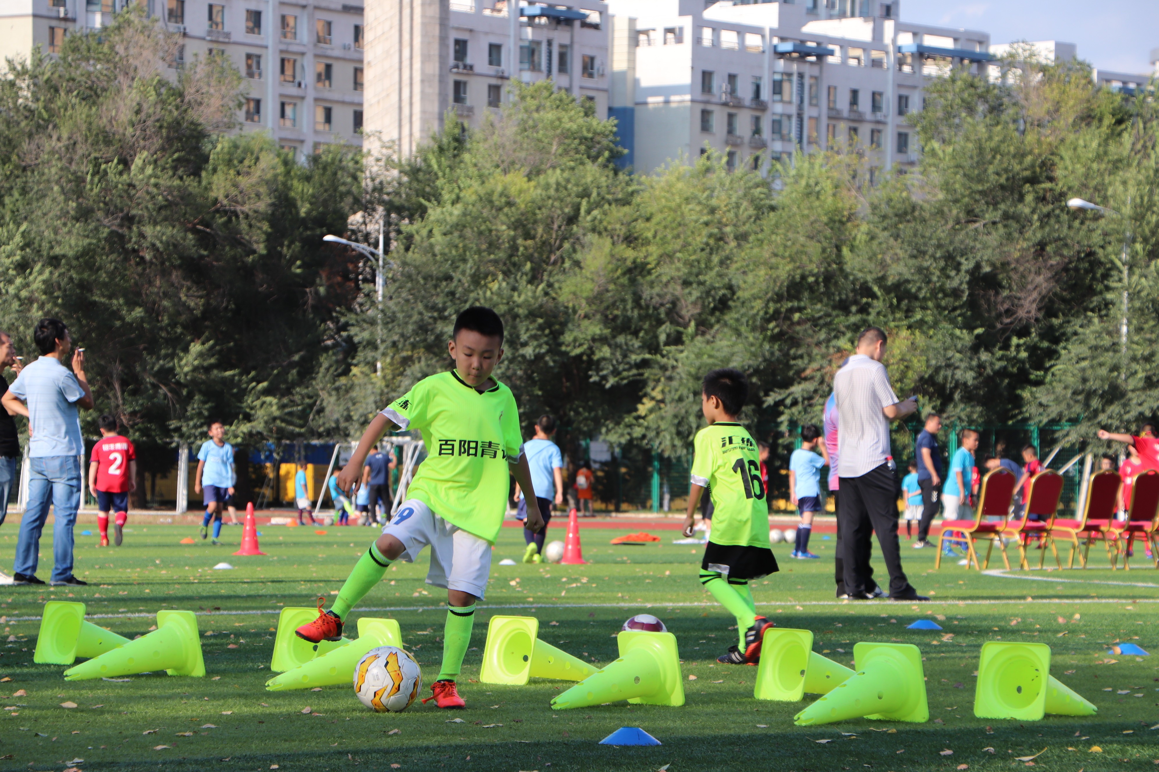 中国队名宿辅导团,中国足球小将培训课