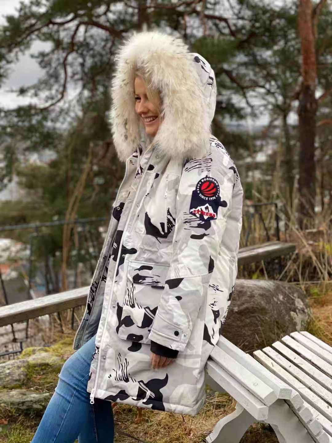 杨幂同款波司登羽绒服街拍,杨幂代言的波司登羽绒服的照片