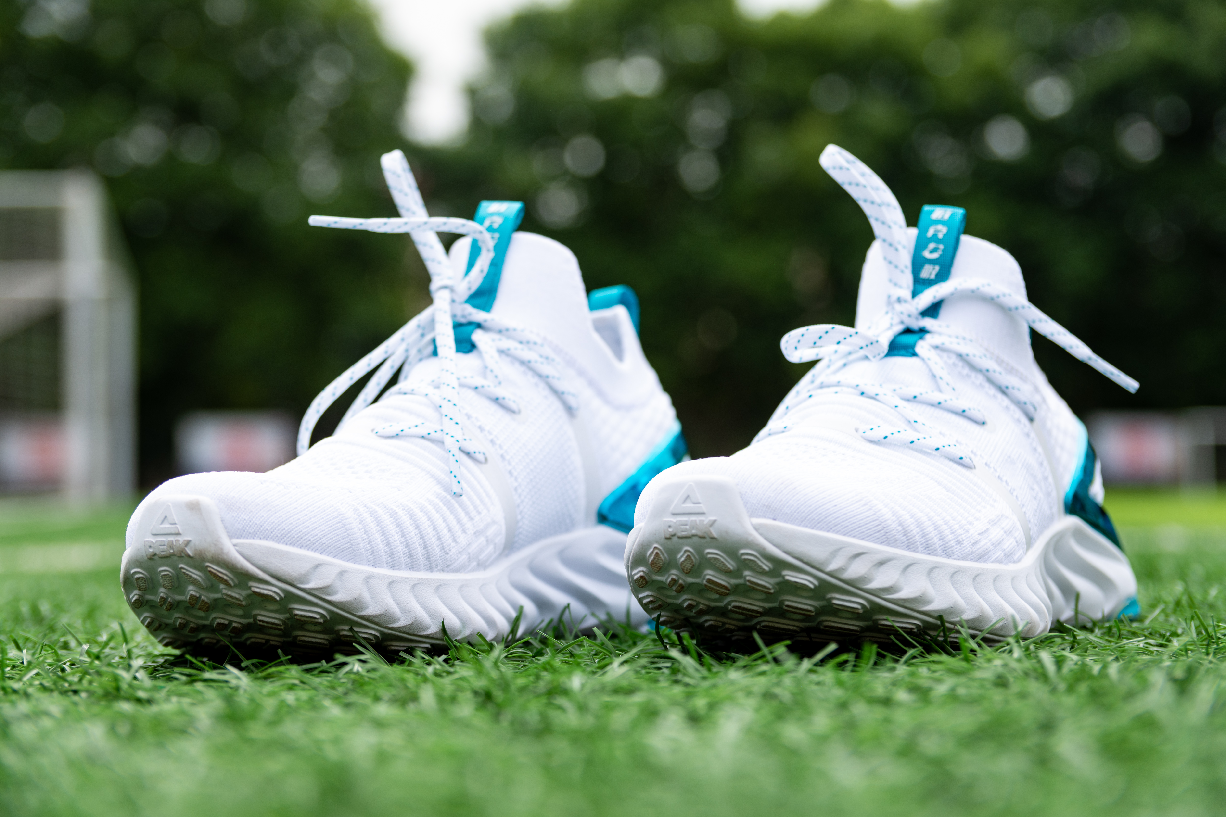 跑鞋硬弹脚感,跑鞋黑科技鞋名