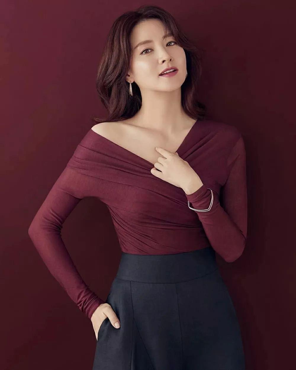 李英爱极简穿搭,李英爱穿衣搭配全图片