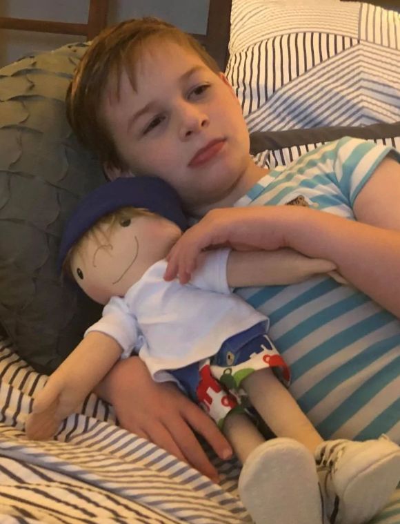 超暖！她为这些“与众不同”的孩子做了超仿真玩偶娃娃