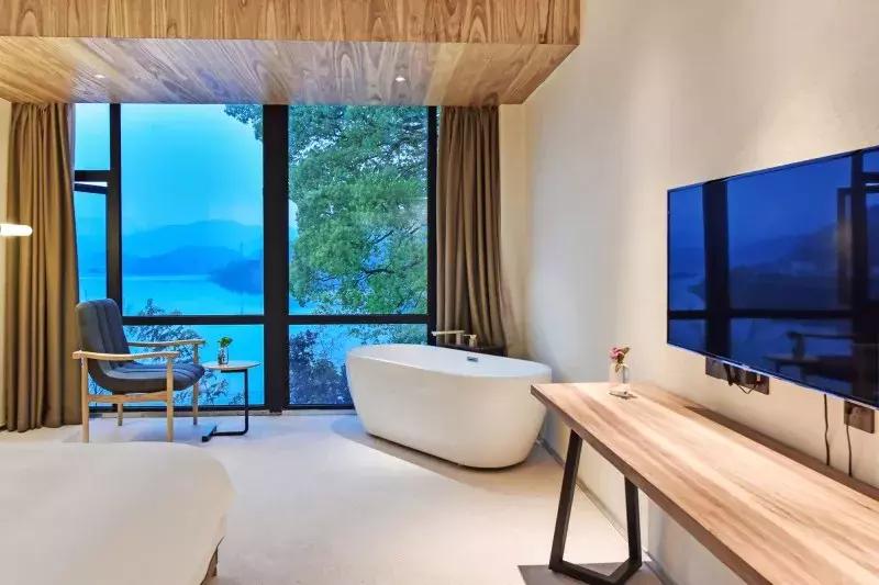 把千岛湖“装”进自家民宿，做了一个无敌湖景泳池，让无数人尖叫