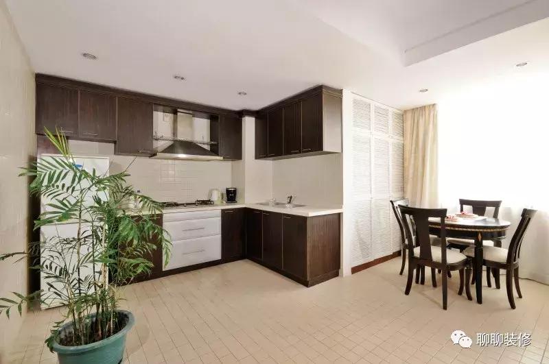 财神爷可以摆放在冰箱上面吗,财神爷对着冰箱摆放行吗