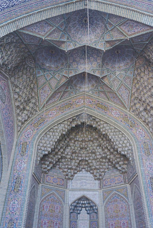 伊朗：黑纱下骚动的嬉皮青年