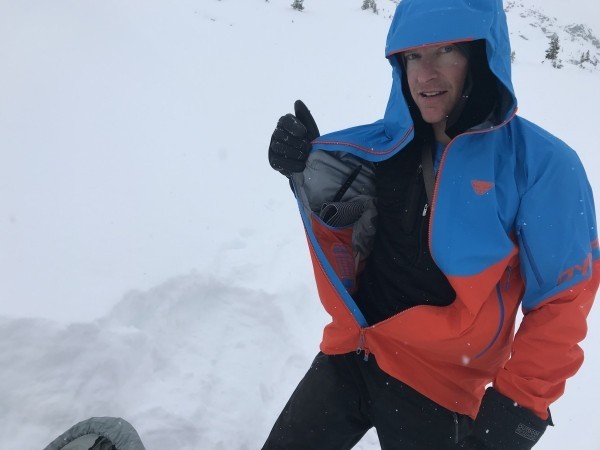 冲锋衣怎么选购才能好,如何选择冲锋衣及选购技巧