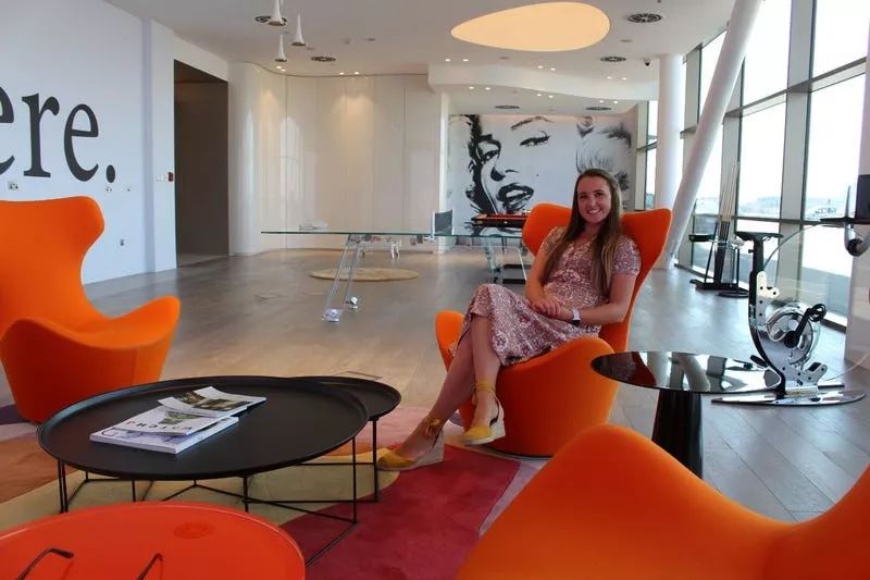 迪拜机场豪华VIP私人候机楼,还可试驾布加迪威龙,简直壕气冲天