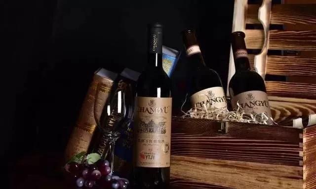 张裕大师级红酒最好喝,拉菲传奇和张裕解百纳特选哪个好