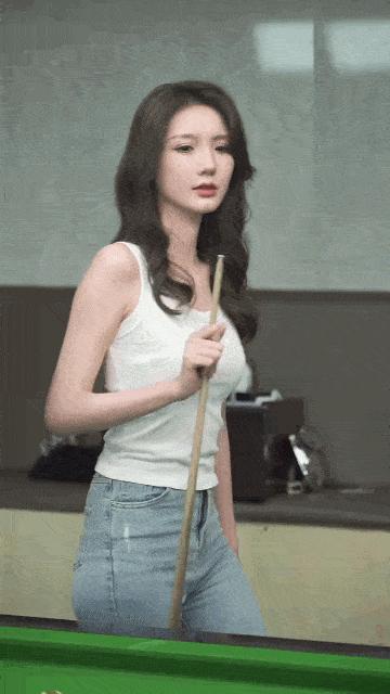 妹妹因为压力大哭了很久怎么安慰,妹妹受伤疼痛难忍姐姐心疼