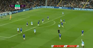 英超冠军瞬间?5万人目睹瓜迪奥拉不安到振臂曼城惊涛骇浪90分钟!