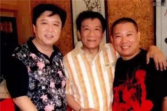 岳云鹏连续13年为郭德纲庆生,郭德纲岳云鹏在同龄人中成就