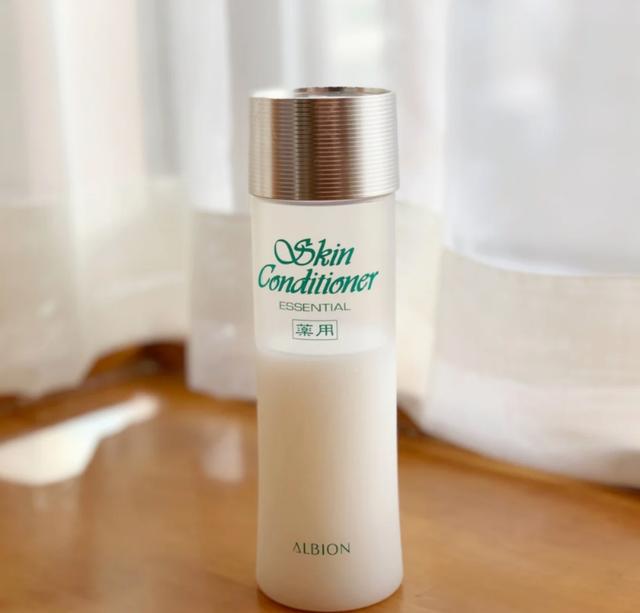 哪些爽肤水超补水适合油皮痘肌,什么爽肤水可以抗老