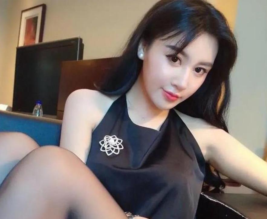 最美足球宝贝樊玲现状,足球宝贝樊玲生活照