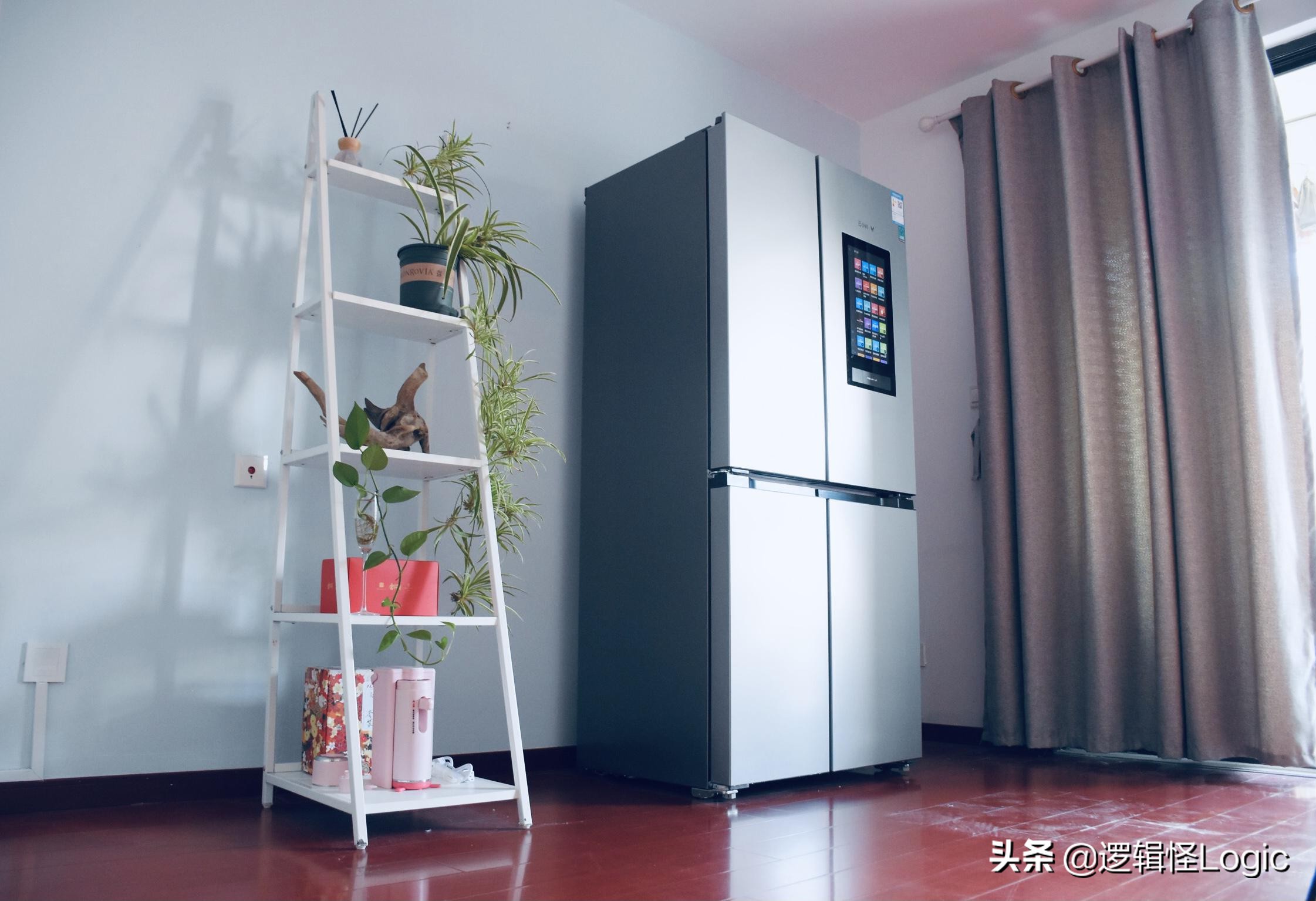 冰箱门内嵌触控屏，451L大空间，全屋家电互联，这款冰箱真秀