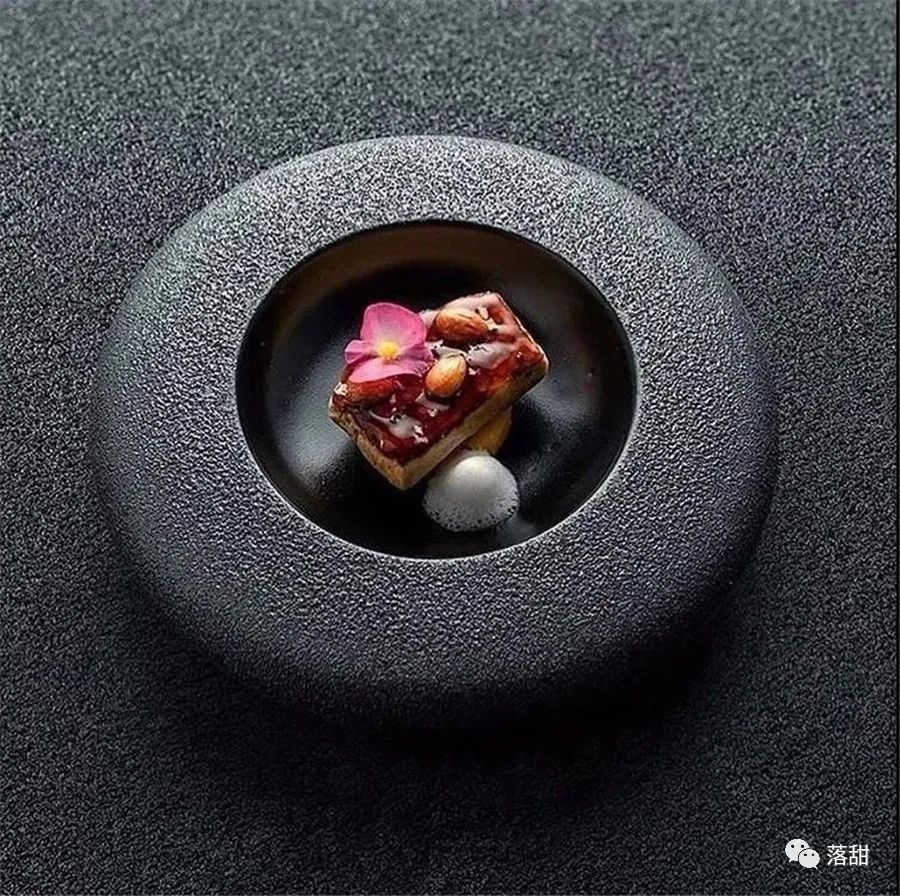 杂谈|你会不会在乎:盘子和甜品配不配?