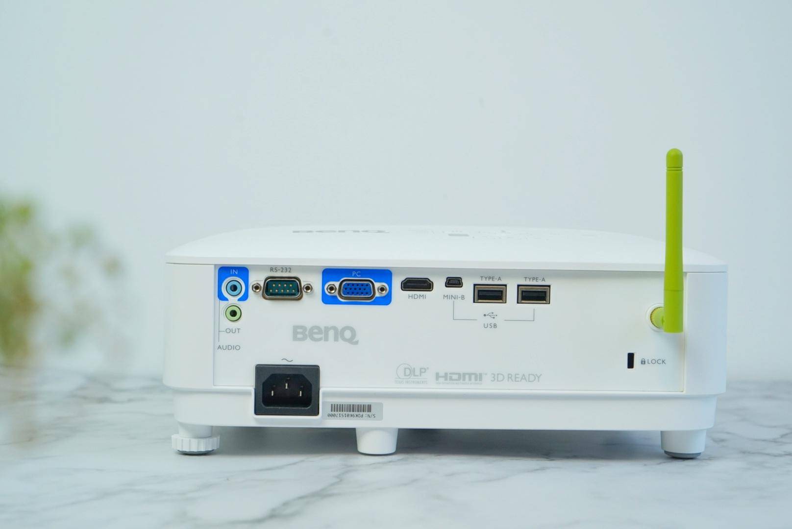 明基投影仪e320和e500对比评测,明基e520投影仪深度评测