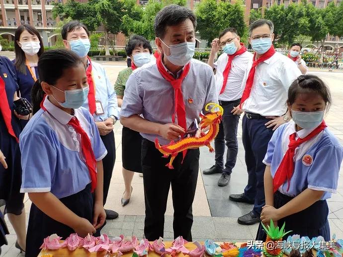 今天！集美区委书记走进集美这所小学，和孩子们欢度“六一”