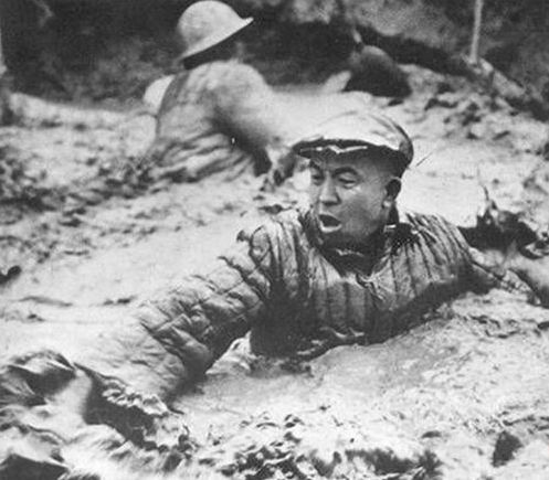 1960年,油田井喷,王进喜带伤跳进搅拌池,才有了今天的大庆油田