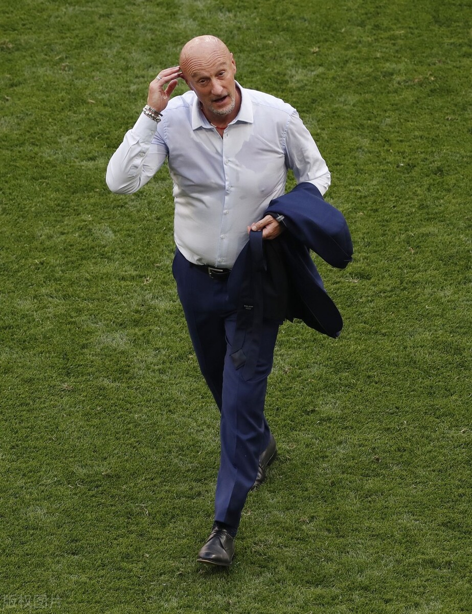 欧洲杯德国主帅勒夫,勒夫个人时装秀