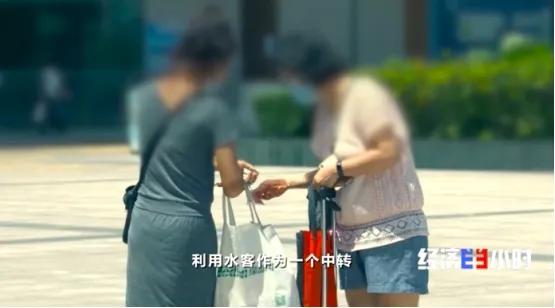 他被迫吞下72粒*洛因海**胶囊!突然,*品毒**破裂……