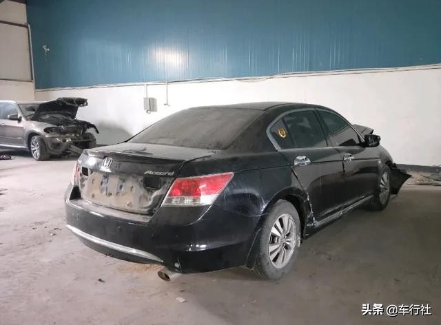 雅阁爆前气囊,本田雅阁七代主安全气囊怎么拆