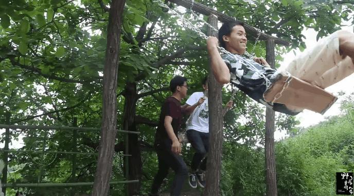 三个90后在海南租一套别墅,3个90后深山隐居