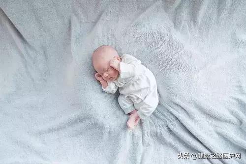 宝宝湿疹保湿怎么不弄到衣服,宝宝湿疹别再让这些土办法坑了娃