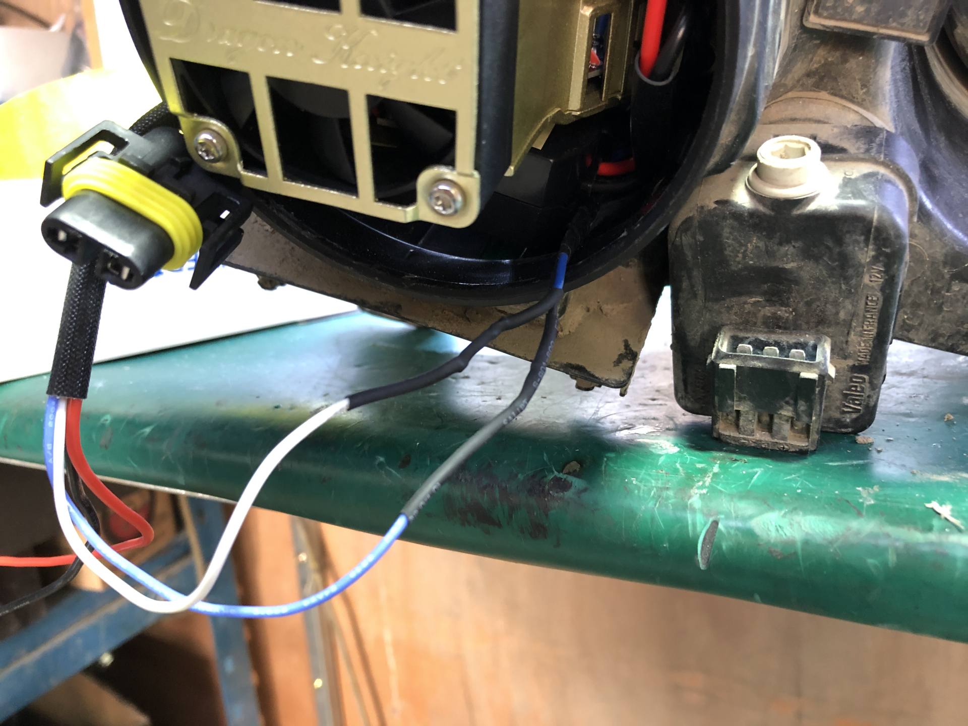 指南者改装自动大灯教程,指南者怎样自己更换车灯