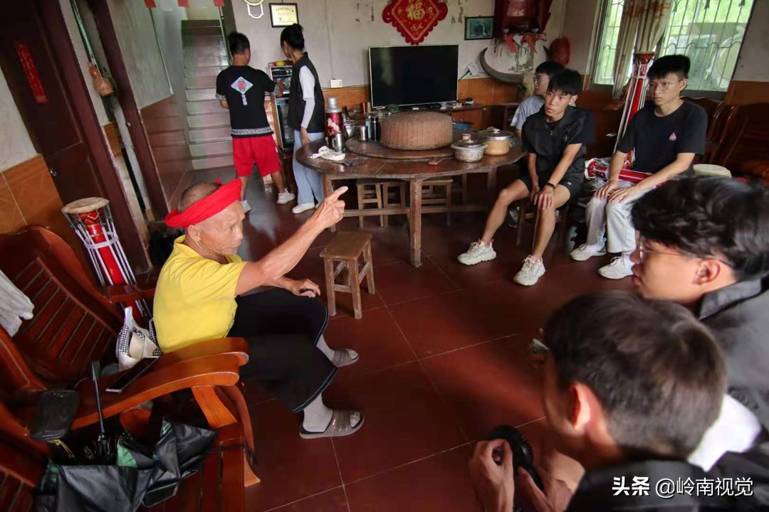 澶у鐢熺溂涓殑浜叉垰,澶у鐢熺溂涓殑鍏卞悓瀵岃