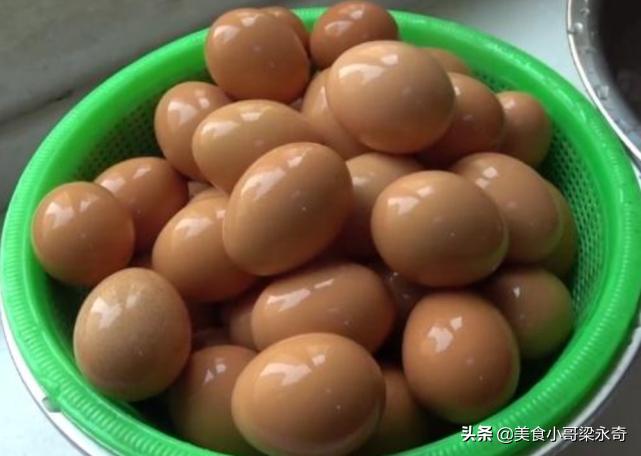 70岁奶奶腌鸡蛋配方,奶奶教你腌鸭蛋好吃又简单方法