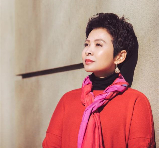 再谈赖文峰，杨钰莹仍热泪盈眶，被毁掉的上半生，不只因“初恋”