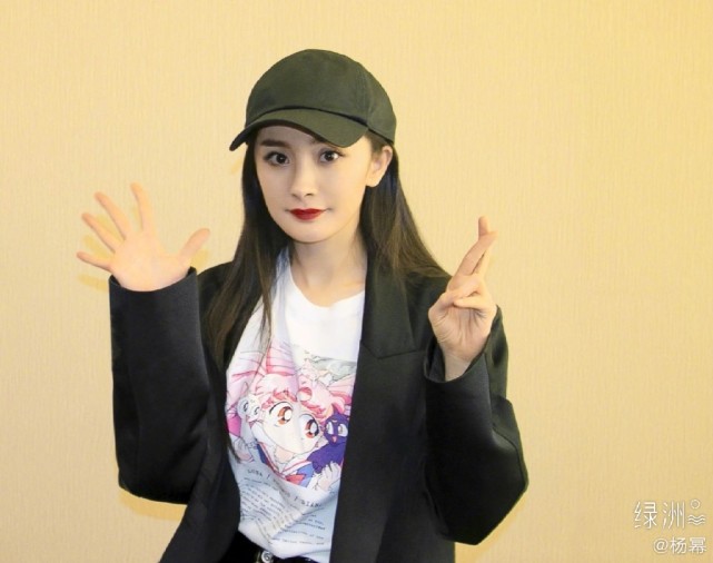 胡歌霍建华唐嫣杨幂刘诗诗,杨幂被曝走红毯主动邀请唐嫣合照