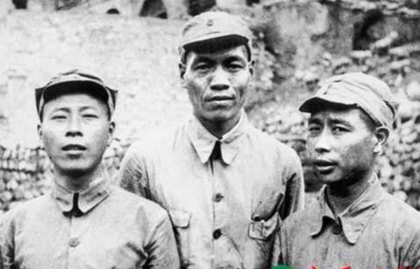 他曾任一野副司令，55年只授上将，儿子的成就却比元帅后人还厉害