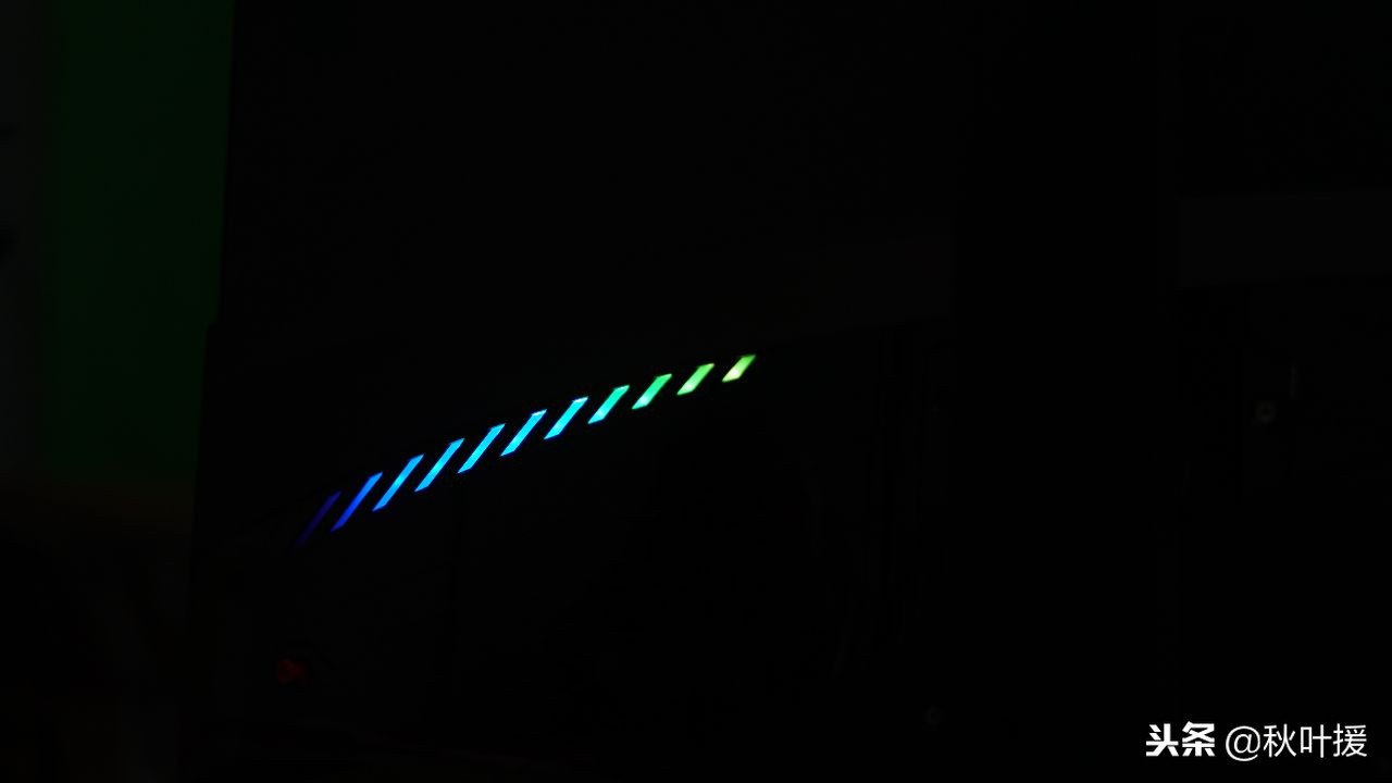 微星mpg323cqr显示器上手体验,微星mag321upx显示器评测