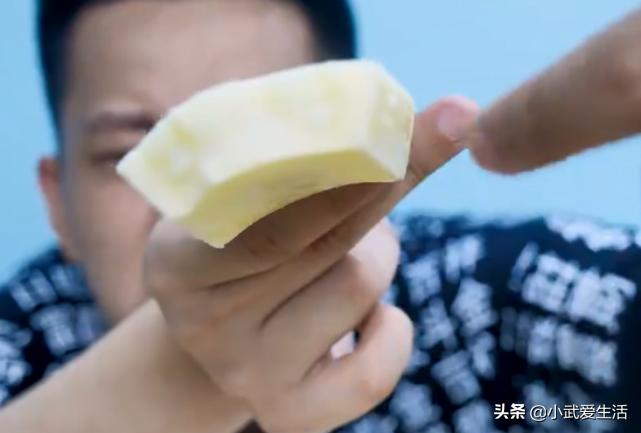 试吃一大碗巧克力雪糕草莓味,试吃雪糕水晶葡萄