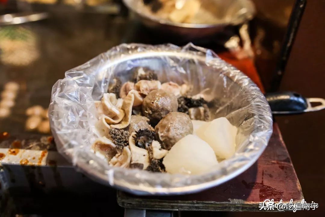 没吃过路边摊的麻辣烫,广西南宁街边老牌牛杂