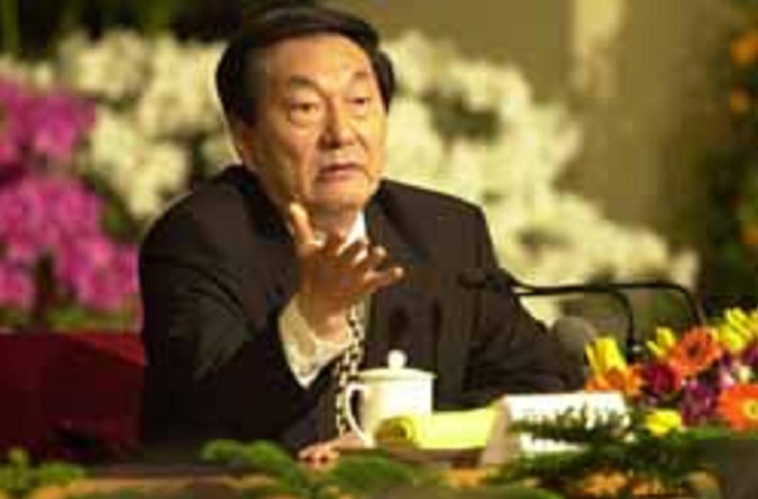 1992年，*小平邓**力排众议扶植“黑马”*镕基朱**：好干部就在眼前