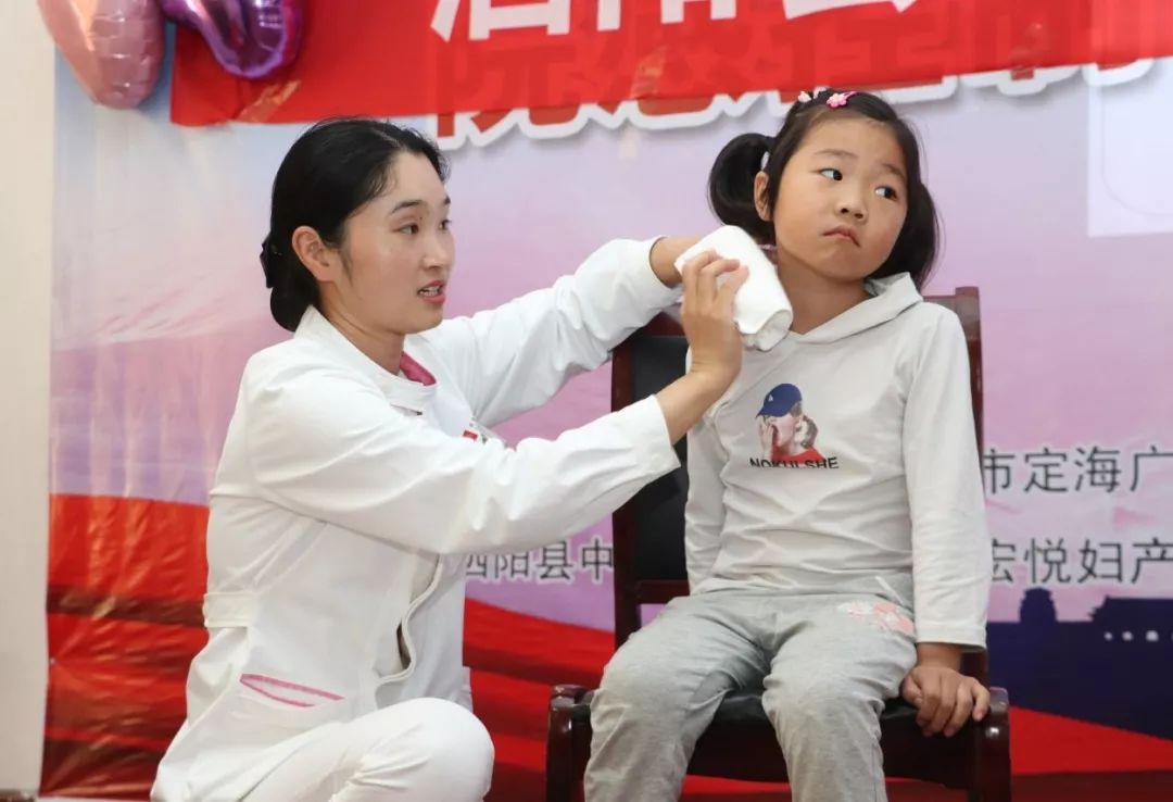 小儿发热该怎么治,小儿发热处理方法中医