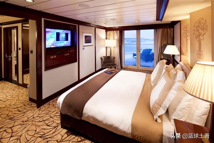 邮轮旅游餐食免费吗,游轮上吃喝玩乐都免费吗