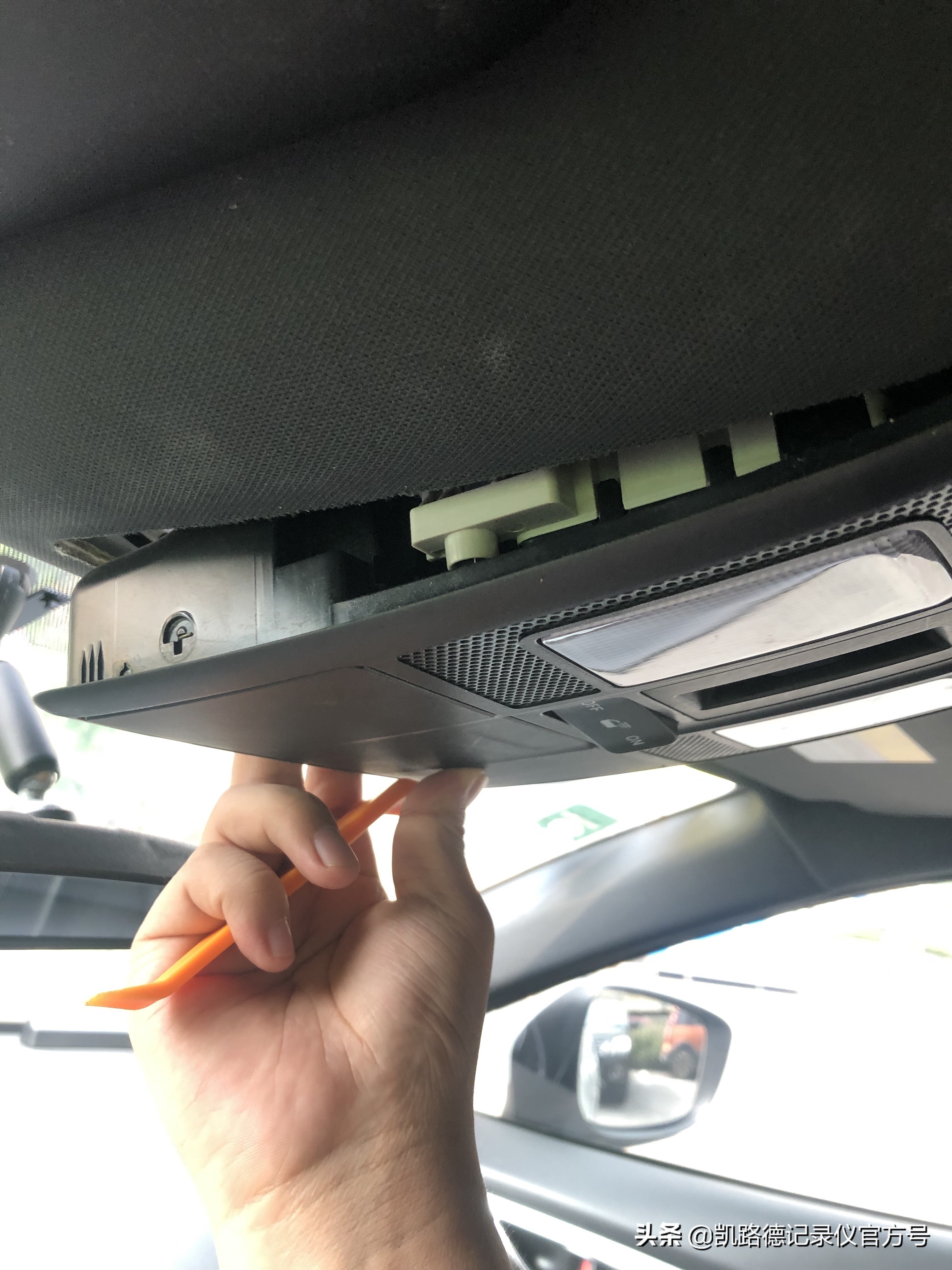 马自达CX-4安装凯路德C1行车记录仪教程，阅读灯天窗免走线