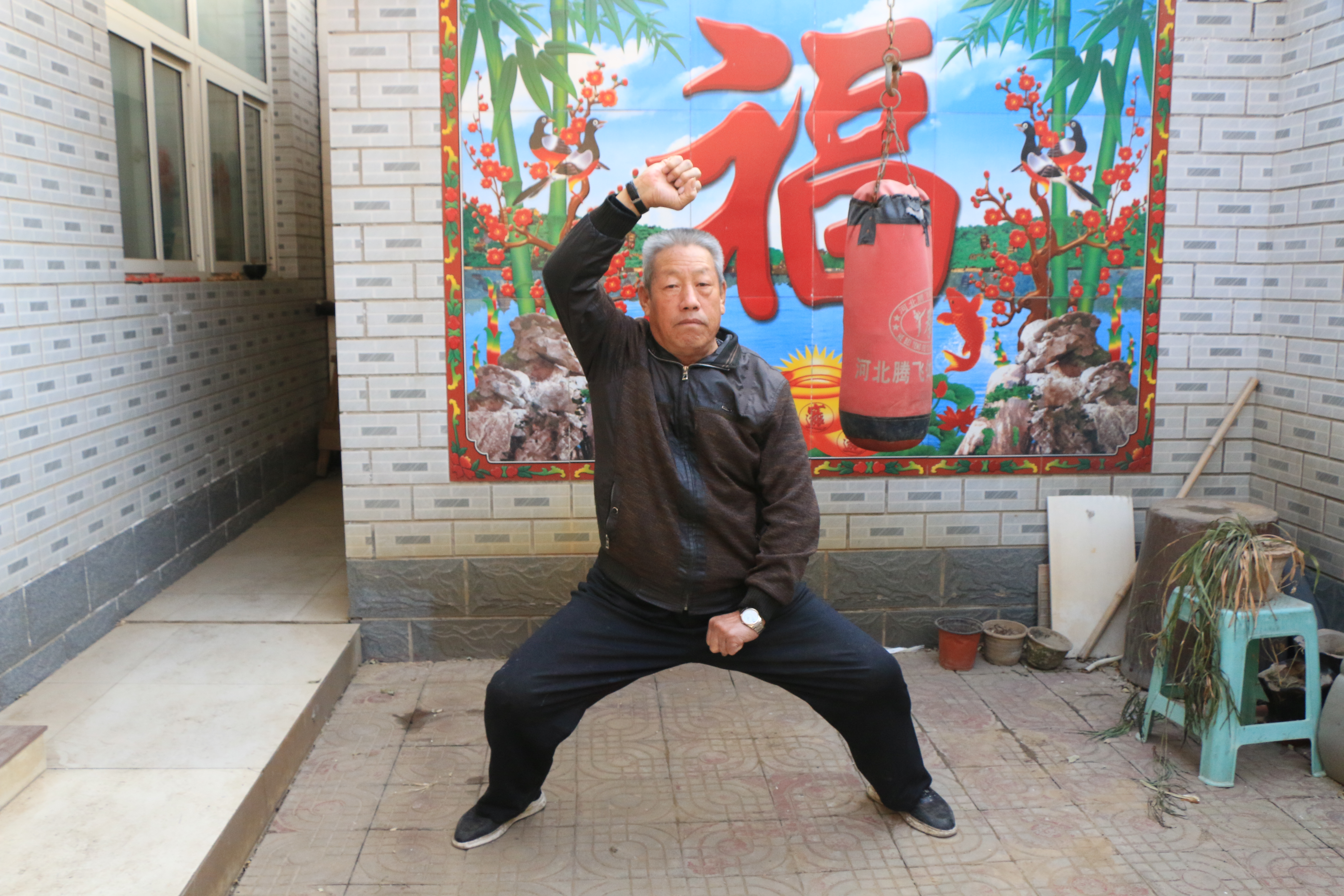 传统武术打不过格斗，飞檐走壁只是电视里唬人的？学武术的人越来越少，20年后，恐怕就没有人练了！