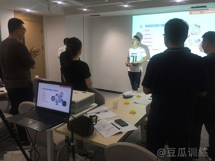 如何克服开会发言时说话紧张,开会时紧张说不出话怎么办