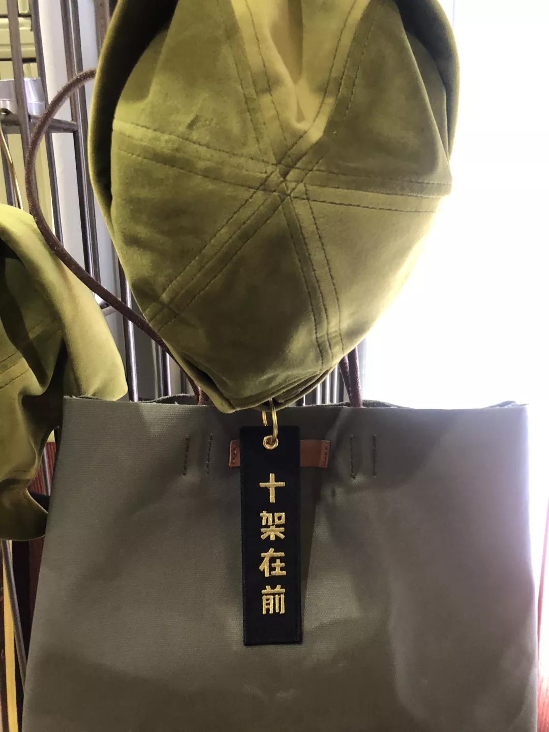 专访|“头大戴不下”怎么办？帽匠设计师Coco跟你聊帽子的学问