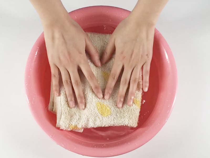 2岁宝宝误拿502胶水滴眼睛,2岁宝宝误拿502胶水滴眼睛怎么办