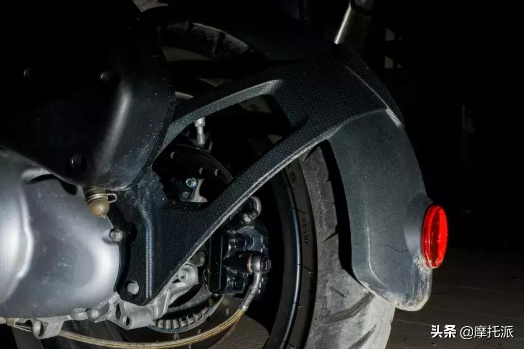 这是一辆让人爱恨交加的大踏板，阿普利亚SRMAX300综合测评-上