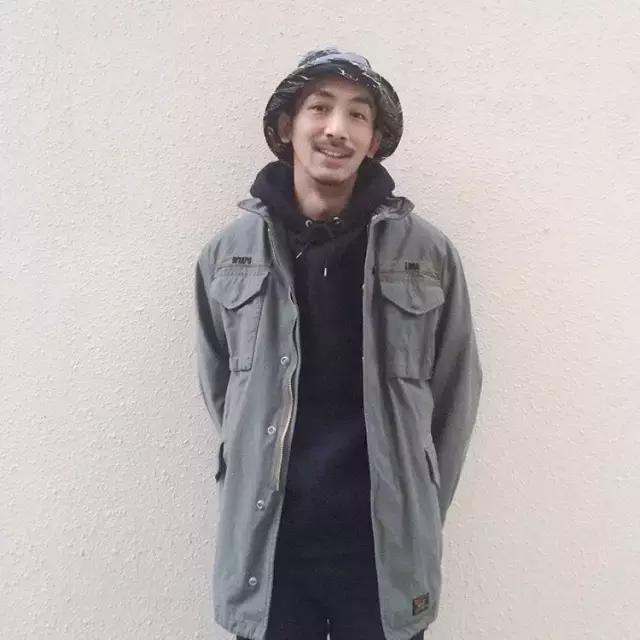 今天余文乐老师要为你们上一堂军装搭配课，答应我要好好学习哟！