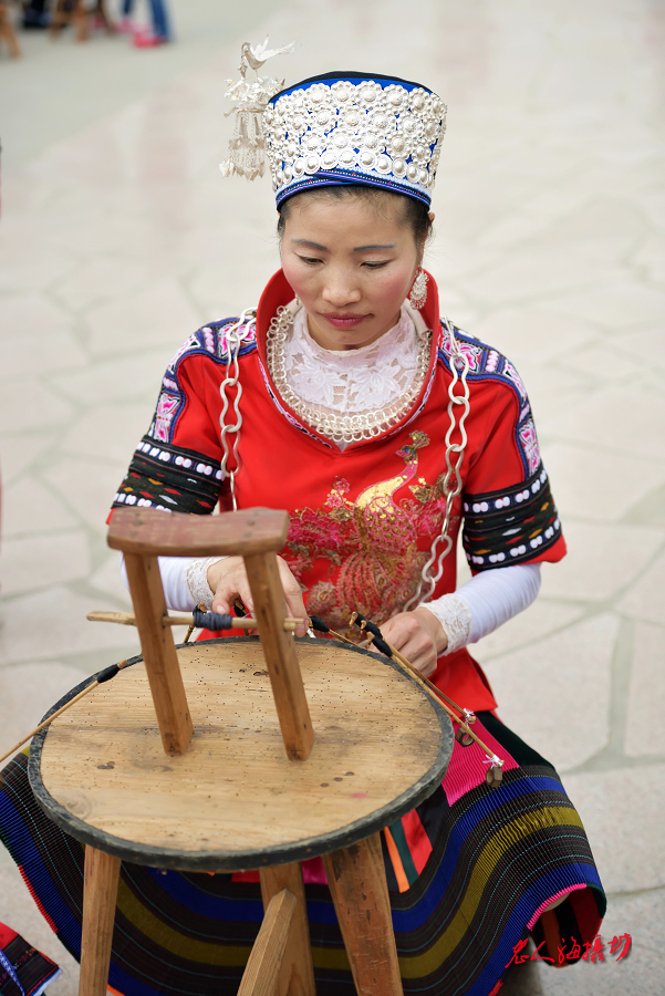 探访苗族银饰,苗族风情拨银饰
