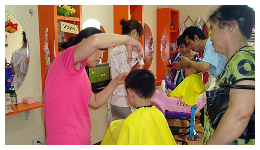 宝宝死活不肯给理发,宝宝不愿意理头发怎么办