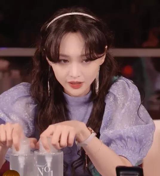 郑爽代孕弃养？一切早已有迹可循